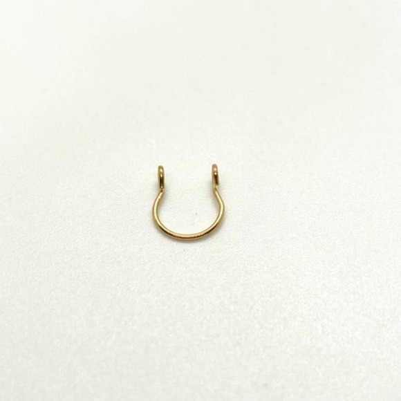 SINGLE Fake Septum Nose Ring Cuff - Yellow Gold - Picture 4 of 6